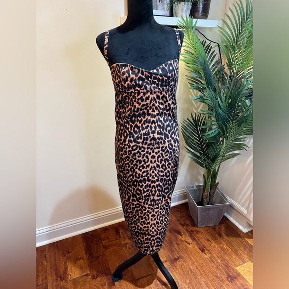 PrettyLittleThing x Lori Harvey Leopard Print Strappy Cup Detail Midi Dress 10 - Picture 2 of 5